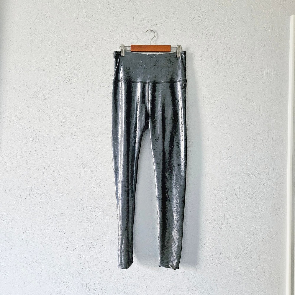 Beyond Yoga Women's Gray Velvet Leggings size Medium